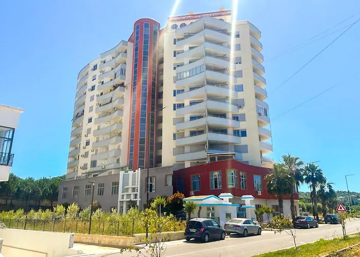 White Lägenhet Golem (Tirana)