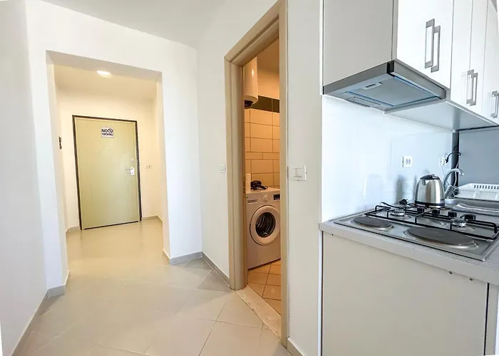 White Daire Golem (Tirana)